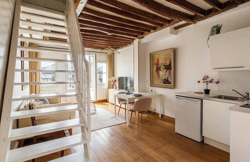 Les Halles Apartment | Géranimus 36A : Heart of Paris