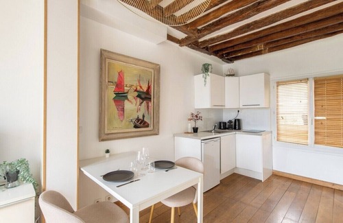 Les Halles Apartment | Géranimus 36A : Heart of Paris