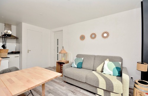 Saint-Didier-sur-Chalaronne Apartment | Gîte le Mizériat - Appartement avec piscine privée