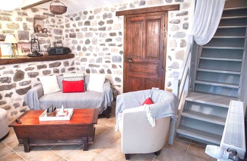 Saint-Pons House | Gîte à la Campagne Avec Vue, 3ch, Terrasse et Jardin Privatifs