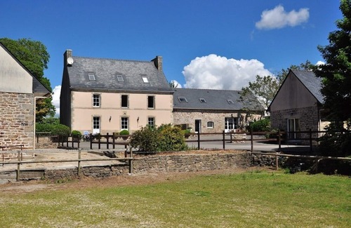 Plogonnec House | Gîte à Lopéau 8 personnes avec piscine/spa, proche mer, activités touristiques