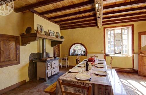 Saint-Martin-la-Sauvete House | Gîte 10 pers, cheminée, animaux permis - FR-1-496-128