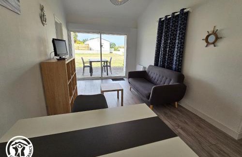 Saint-Michel-en-l'Herm House | Gîte 2 pers. proche plages et Marais Poitevin, terrasse couverte, tout inclus - FR-1-426-551