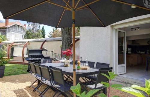 Montbrison House | Gîte 200m² avec Spa & Sauna à Montbrison - FR-1-496-309