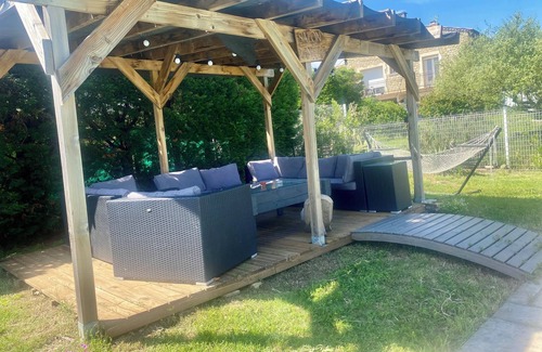 Alba-la-Romaine Apartment | Gîte 4/5p, 2 bedrooms, private garden, shared pool