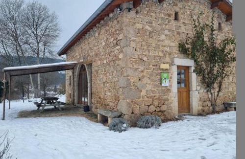 Les Salles House | Gîte 6 pers. avec cheminée, terrasse et animaux admis - FR-1-496-61
