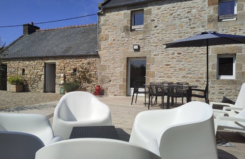 Ploudalmezeau House | Gîte 800 m. seaside, GR34, SPA, enclosed garden, dogs welcome.