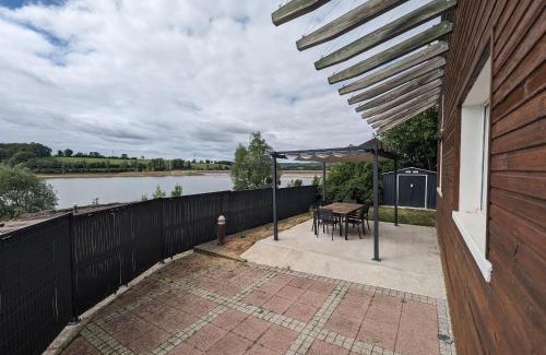 Peigney House | Gîte 80m² au bord du lac, calme, animaux admis - FR-1-611-116