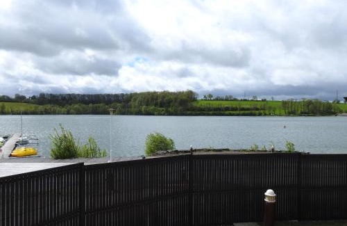 Peigney House | Gîte 80m² au bord du lac, calme, animaux admis - FR-1-611-116