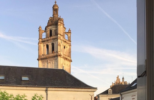 Loches Cottage | Gîte-Agnés Sorel-Superior-Ensuite-Balcony