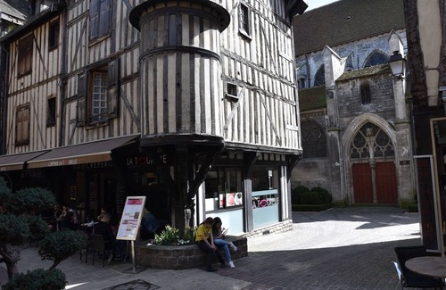 Old Town Apartment | Gîte Apartment in Troyes city center