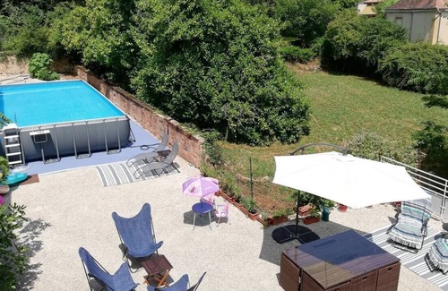 Excideuil Cottage | Gîte-Apartment-Shared Bathroom-Landmark view-Gite Apartment