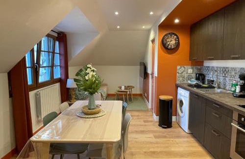 Veuzain-sur-Loire Apartment | Gîte au pied du château de Chaumont-Sur-Loire, Chambord et Amboise