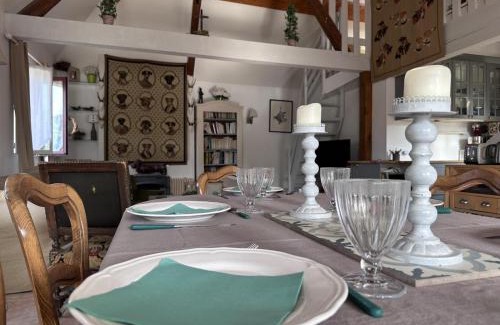 Toulon-sur-Allier House | Gîte authentique à Toulon-sur-Allier avec jardin et parking - FR-1-489-463