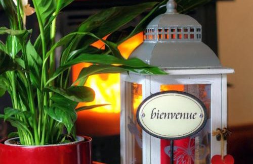 Sauvain House | Gîte Authentique avec Cheminée et Jardin à Sauvain - FR-1-496-315