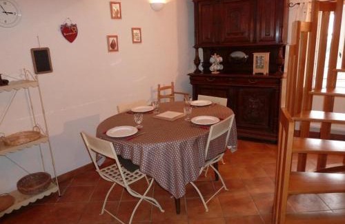 Veranne House | Gîte authentique avec poêle à bois et Wi-Fi proche Pilat - FR-1-496-256