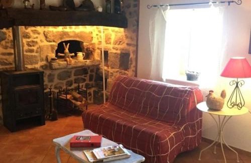 Veranne House | Gîte authentique avec poêle à bois et Wi-Fi proche Pilat - FR-1-496-256