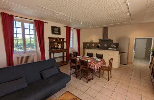 Cherves-Richemont House | Gîte avec 3 chambres, jardin privatif, 12 vélos, proche de Cognac - FR-1-653-205