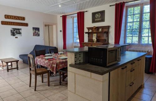 Cherves-Richemont House | Gîte avec 3 chambres, jardin privatif, 12 vélos, proche de Cognac - FR-1-653-205
