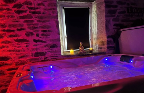 Pleyben Apartment | Gîte Avec Jacuzzi Privatif