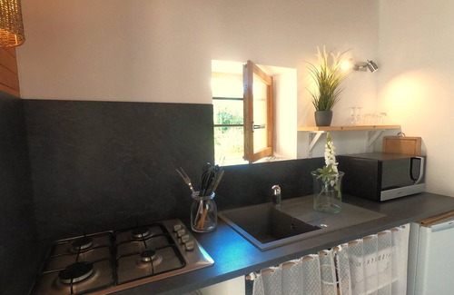 Six-Fours-les-Plages Cottage | Gîte "balnéo" Sous le Figuier, un Lieu de Détente au Coeur de la Pinède