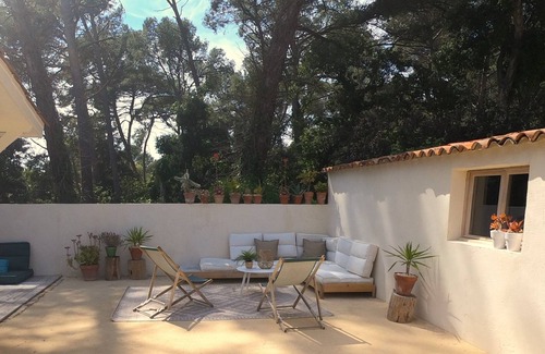 Six-Fours-les-Plages Cottage | Gîte "balnéo" Sous le Figuier, un Lieu de Détente au Coeur de la Pinède