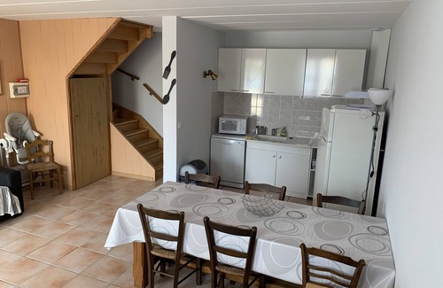 Saint-Denis Apartment | Gîte Caramolle, St Denis, Gard, Cévennes, 2 bedrooms, swimming pool, nature