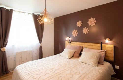 Beynat Apartment | Gîte Chabrignac, jacuzzi et sauna privatif, piscine chauffée partagée, Wifi, salle de jeux