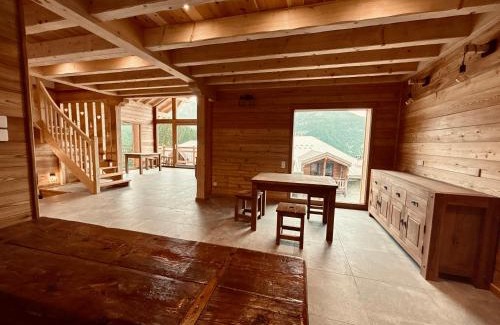 Chateau-Ville-Vieille Hotel | Gîte Chalet La Vie Sauvage