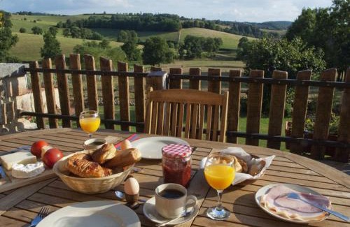 Chirassimont House | Gîte chaleureux avec four à pain, terrasse et jardin - FR-1-496-137