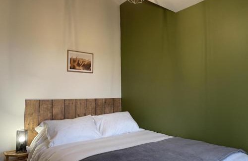 Durdat-Larequille House | Gîte Champêtre Rénové avec Piscine Partagée en Auvergne - FR-1-489-411