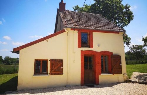 Durdat-Larequille House | Gîte Champêtre Rénové avec Piscine Partagée en Auvergne - FR-1-489-411