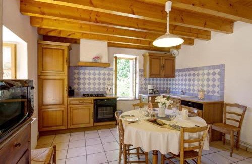 Les Salles House | Gîte charmant 4 pers. au cœur du Forez, Animaux admis - FR-1-496-66