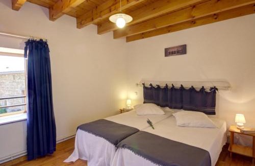 Les Salles House | Gîte charmant 4 pers. au cœur du Forez, Animaux admis - FR-1-496-66