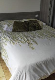 Castelnou House | Gîte climatisé L'OISELLERIE