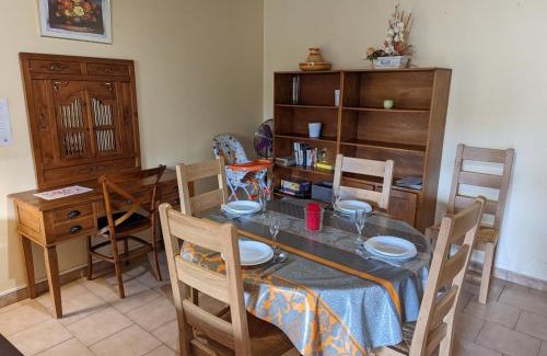 Salles-Lavalette House | Gîte communal charme ancien, animaux bienvenus - FR-1-653-177