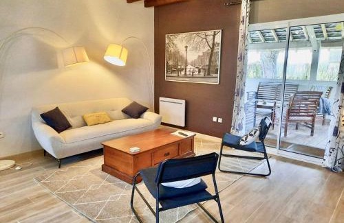 Brain-sur-Allonnes House | Gîte confortable près de Saumur : 2 chambres, jardin clos, terrasse, proche sites touristiques - FR-1-622-4