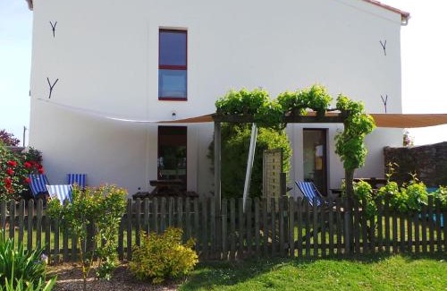 Chateau-Thebaud House | Gîte confortable au cœur des vignes avec terrasse, vélos, WiFi et équipements bébé à 17 km de Nantes - FR-1-306-808
