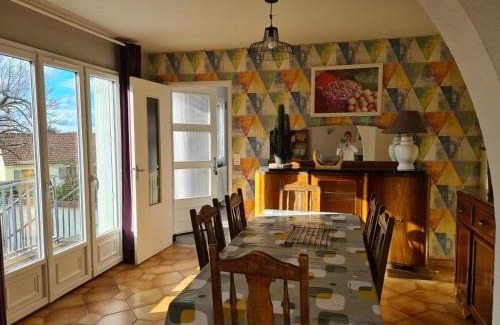 Creuzier-le-Neuf House | Gîte confortable à Creuzier-le-Neuf avec piscine partagée - FR-1-489-76