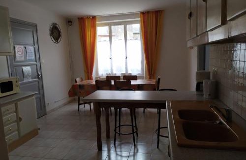 Aouze House | Gîte convivial avec 3 chambres, proche du patrimoine historique, cour et équipements inclus - FR-1-589-38