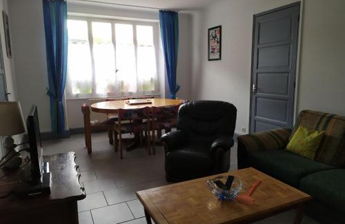 Aouze House | Gîte convivial avec 3 chambres, proche du patrimoine historique, cour et équipements inclus - FR-1-589-38