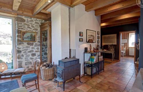 Saint-Regis-du-Coin House | Gîte cosy avec poêle à bois et vue sur campagne, 2 chambres, 4 personnes, idéal pour nature - FR-1-496-268