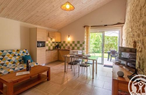 Saint-Christophe-du-Bois House | Gîte cosy entre Cholet et Puy du Fou, terrasse, accueil PMR, proche sites touristiques, parking inclus - FR-1-622-32