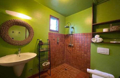 Sainte-Rose House | Gîte cosy pour 2 à Sainte-Rose, jardin créole - FR-1-786-43