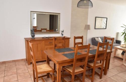 Cressanges House | Gîte dans Grange avec Piscine et Jardin à Cressanges - FR-1-489-57