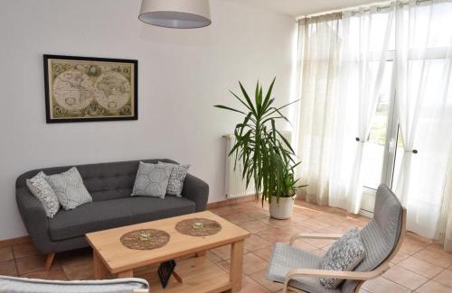 Cressanges House | Gîte dans Grange avec Piscine et Jardin à Cressanges - FR-1-489-57