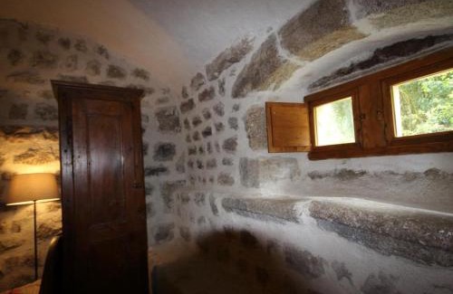 Marlhes House | Gîte de Caractère du XIIIe Siècle avec Cheminée et Jardin, Proche Sentiers - FR-1-496-55