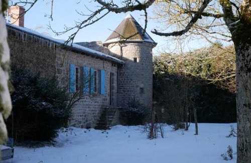 Marlhes House | Gîte de Caractère du XIIIe Siècle avec Cheminée et Jardin, Proche Sentiers - FR-1-496-55