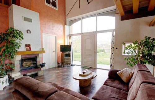 Saint-Priest-la-Prugne House | Gîte de charme avec piscine intérieure et animaux admis - FR-1-496-132