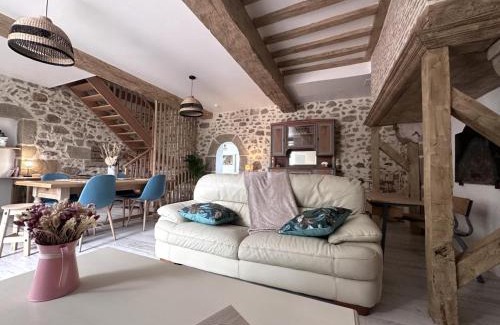 Rocles House | Gîte de charme à Rocles avec jeux extérieurs et confort moderne - FR-1-489-546